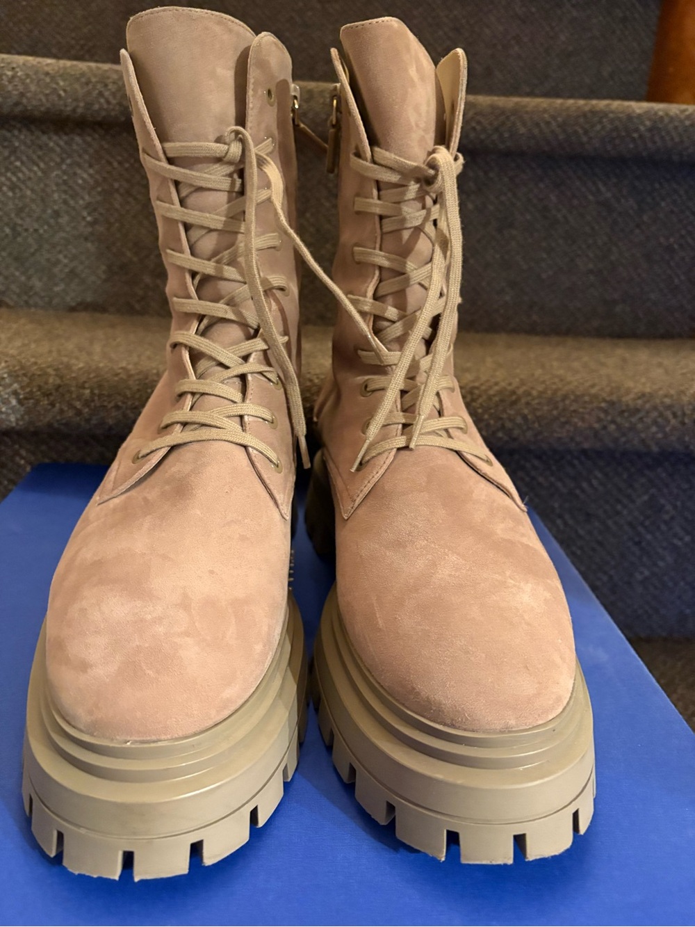 Stuart Weitzman Bedford Sleek Taupe Suede Lace-Up Platform Boots brand new w/box